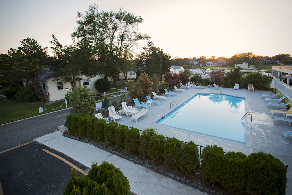 Bay Watch Hotel And Marina Hampton Bays Exterior photo